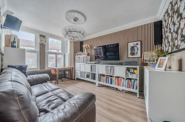 Photo 3 — Upton Road, Bexleyheath, DA6