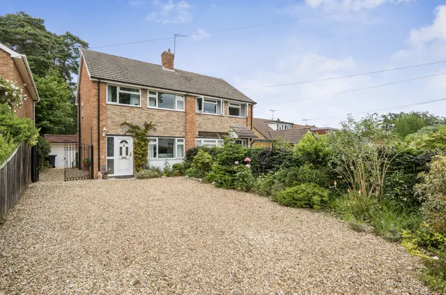 Macdonald Road, Lightwater, Surrey, GU18 5XY, photo 1