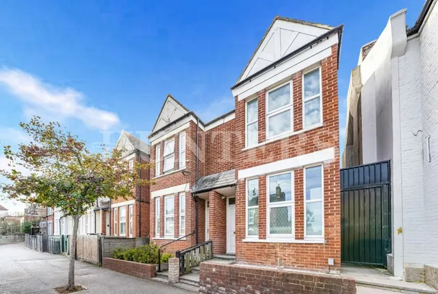 Hanover Road, London, N15, photo 3