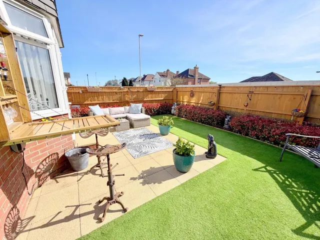Wilson Court, BH12, photo 2