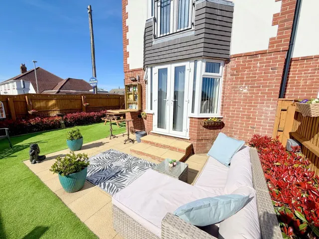 Wilson Court, BH12, photo 3