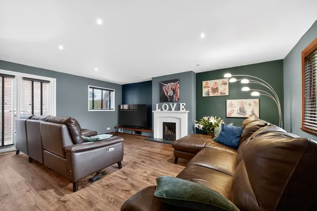 Lay Garth Fold, Rothwell, LS26, photo 1