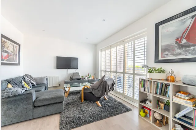 24 Coles Green Court, Coles Green Road, London, photo 1