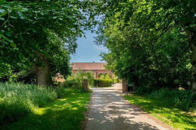 Refined Rural Living in South Creake, photo 2
