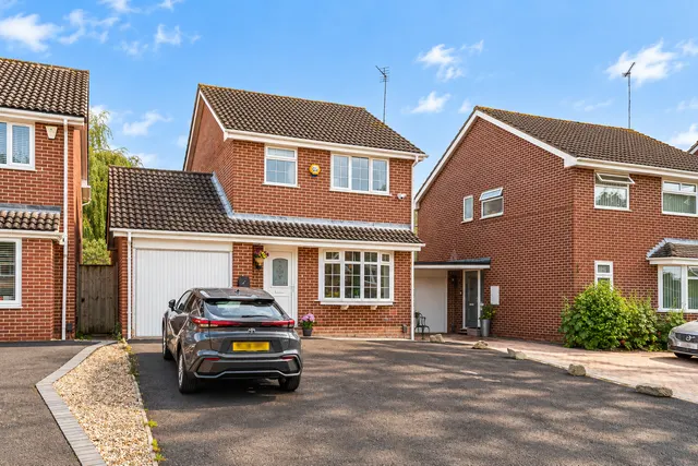Darwin Close, Cheltenham, GL51, photo 1