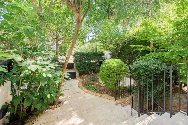 Photo 2 — Holland Park Avenue, Holland Park, London, W11 3QY