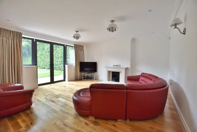 Hale Road, Altrincham, photo 3
