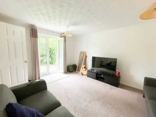 Honeysuckle Close, Biggleswade, SG18, photo 2