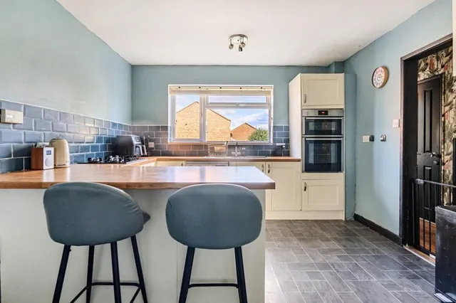 Lancaster Close, Hungerford, RG17, photo 3