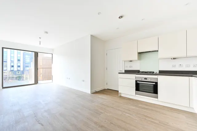 Photo 2 — Flat 41, Wey Corner, Walnut Tree Close, Guildford