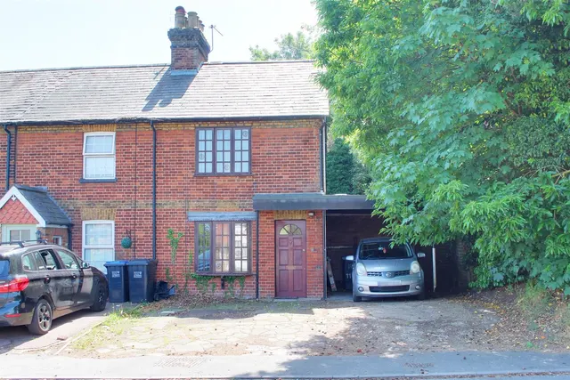 Dixons Hill Road, Welham Green AL9 7DN, photo 1