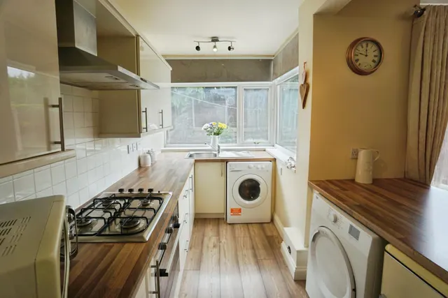 Oakham Drive, Dudley, DY2, photo 2