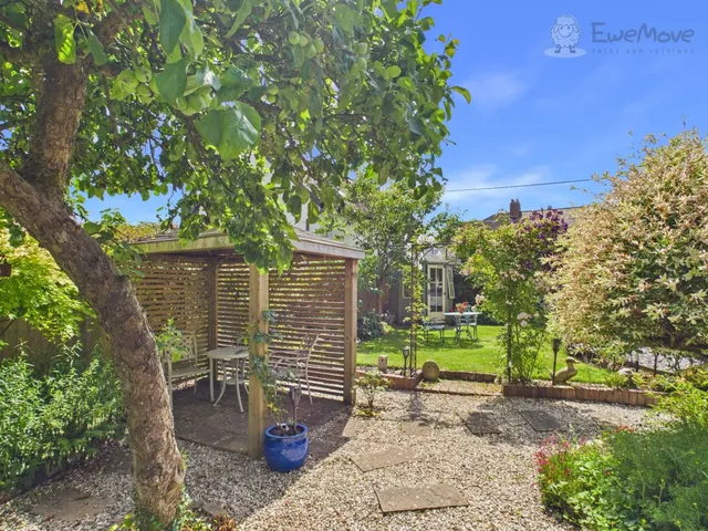 Poltimore Close, South Molton, EX36, photo 2