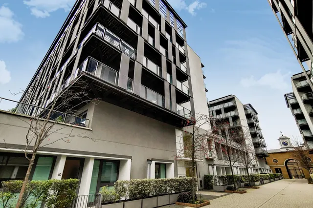 612 West Carriage House, Royal Carriage Mews, London, photo 1