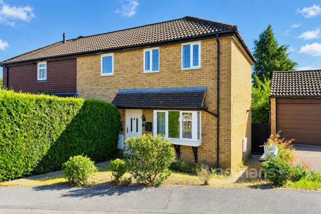 Wargrove Drive, College Town, GU47, photo 1