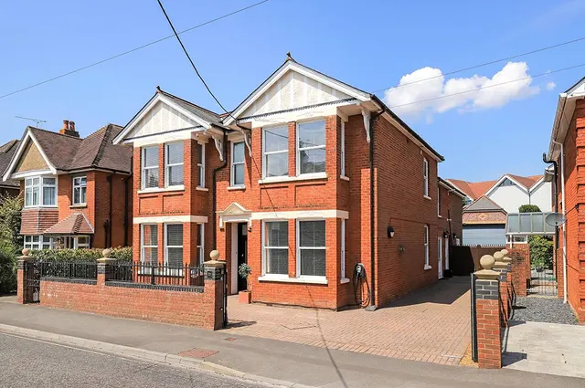 Station Road, Romsey, Hampshire, SO51 8DT, photo 1