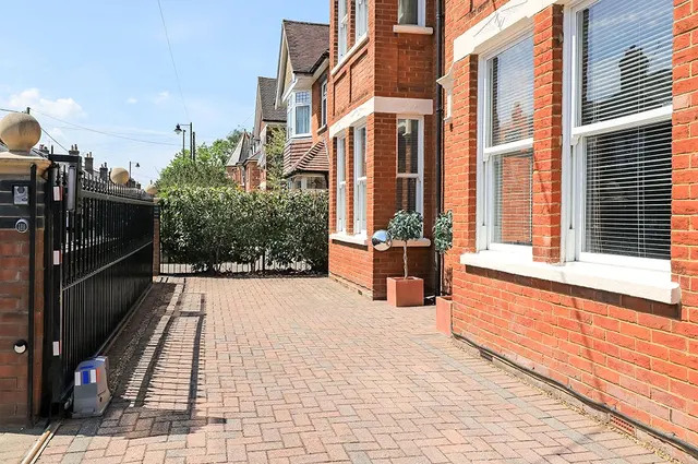 Photo 3 — Station Road, Romsey, Hampshire, SO51 8DT