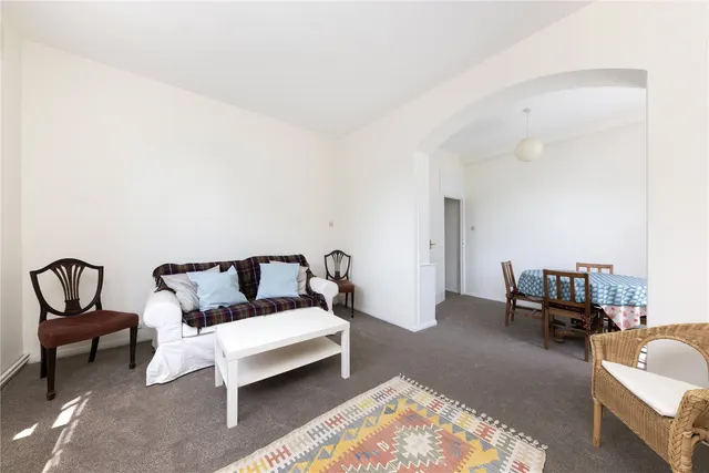 Photo 3 — Nevern Square, Earl's Court, SW5