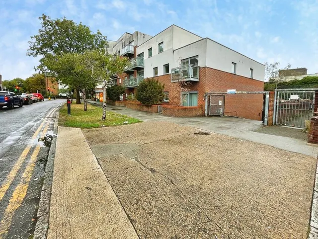 Photo 2 — Kenton Road, Harrow, HA3