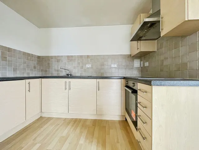 Photo 3 — Kenton Road, Harrow, HA3