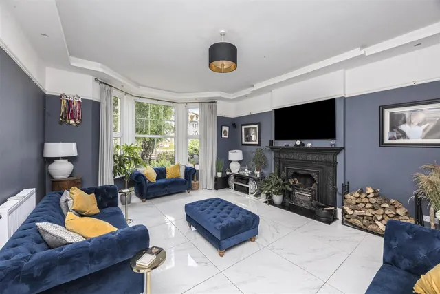 Photo 2 — West Parade, Bexhill-On-Sea, Sussex, TN39 3HS