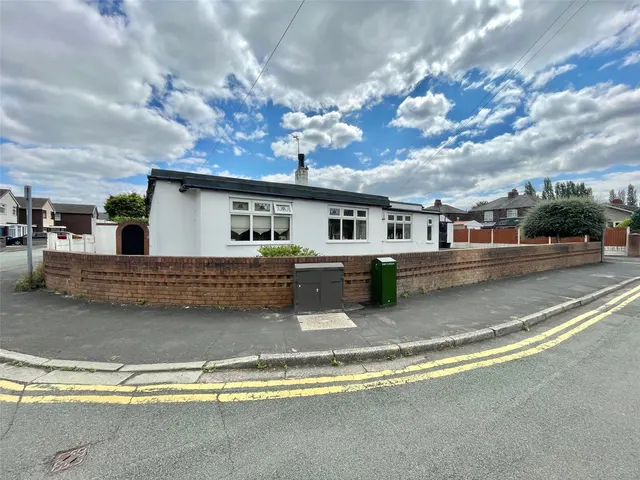 School Way, Widnes, WA8, photo 1