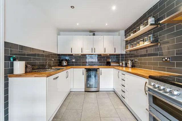 Photo 2 — Iona Crescent, Widnes, Widnes, WA8 5AD
