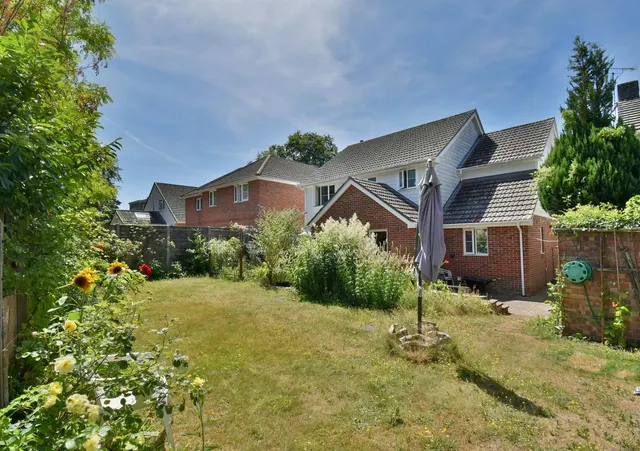 Wincombe Drive, BH22, photo 2