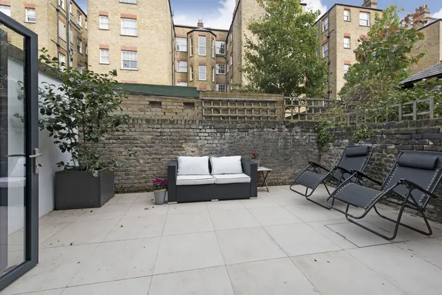 74c Warriner Gardens, London, photo 1