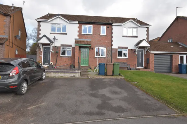 Kingsland Road, Aston Lodge, ST15, photo 1