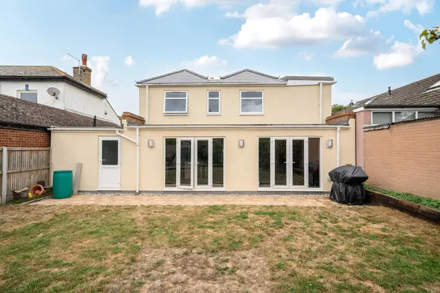 Augustine Road, Minster, photo 1