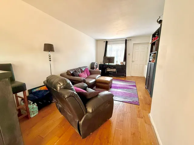 Photo 2 — St. Andrews Close, Slip End LU1 4DE