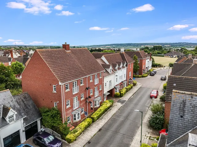 Photo 2 — 71 Burnell Gate, Beaulieu Park, Chelmsford, Essex, CM1 6ED