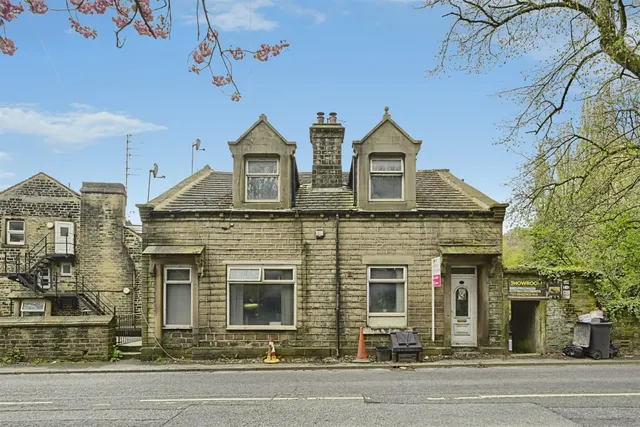 Rochdale Road, Triangle, Sowerby Bridge, photo 1