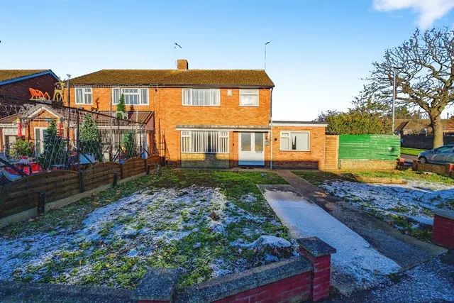 Photo 2 — Homerton Road, Luton, Bedfordshire, LU3