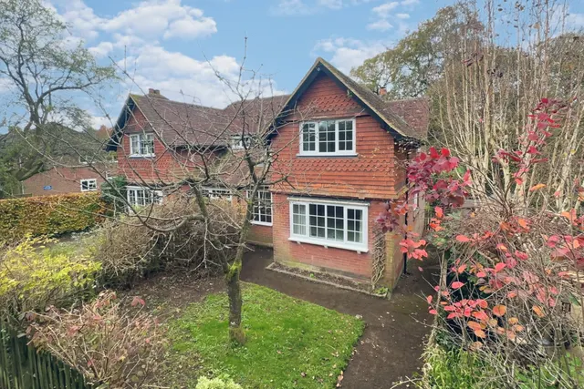 Pathfields Haslemere, GU27, photo 1