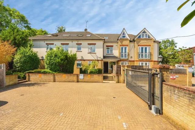 Whitefriars Drive, Harrow, photo 1