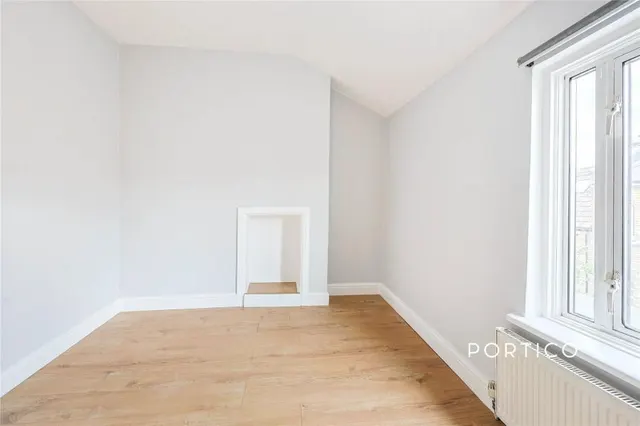 Oaklands Grove, London, W12, photo 3