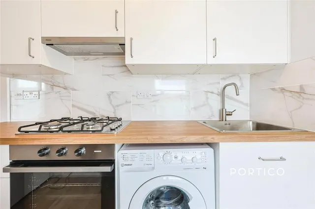 Oaklands Grove, London, W12, photo 2