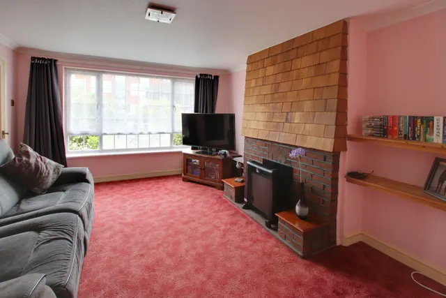 Photo 2 — Dunsfold Way, New Addington, Croydon, Croydon, CR0 0TL