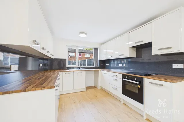 Disraeli Terrace, Leeds, LS11, photo 3