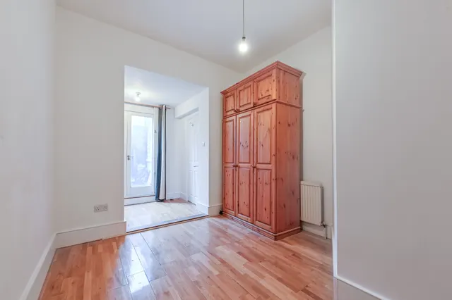 Photo 3 — Ground Floor, 44 Crossley Street, London