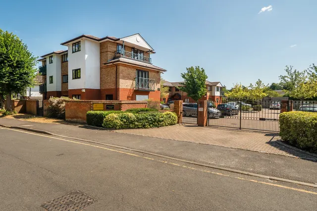 Ludlow Road, Maidenhead, SL6, photo 1