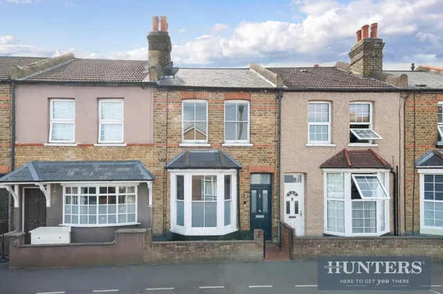 Longfellow Road, Worcester Park, photo 1