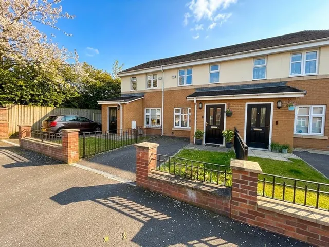 Cornfield Drive, Manchester, photo 1