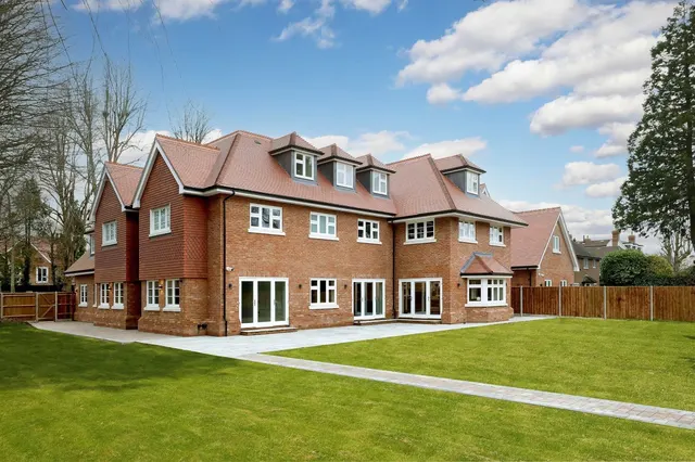 Beaconsfield, photo 1