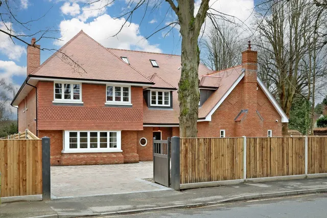 Beaconsfield, photo 2