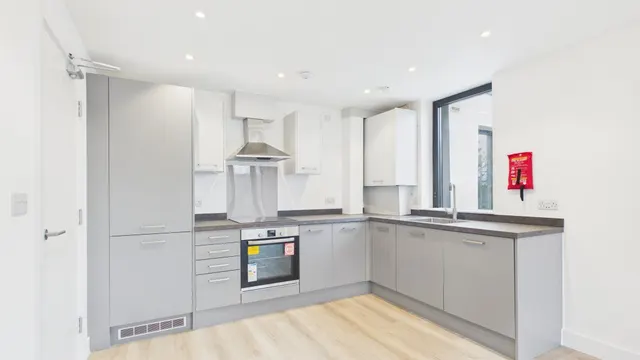 Farnborough Road, Farnborough, GU14, photo 3