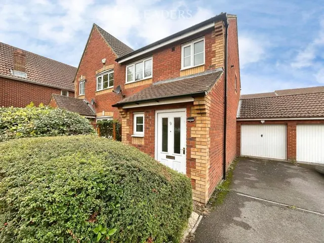 Kingfisher Drive, Emsworth, PO10, photo 1