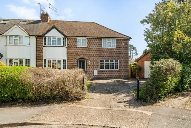 Elizabeth Way, Stoke Poges, SL2, photo 1